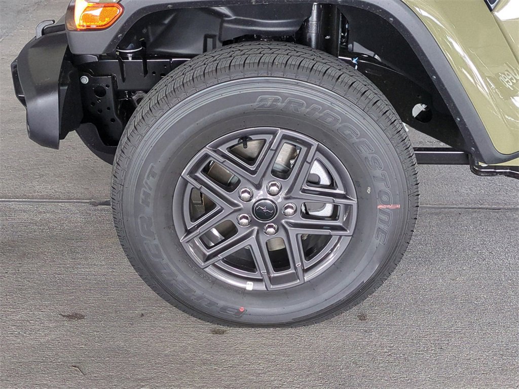 New 2025 Jeep Gladiator Sport image 11