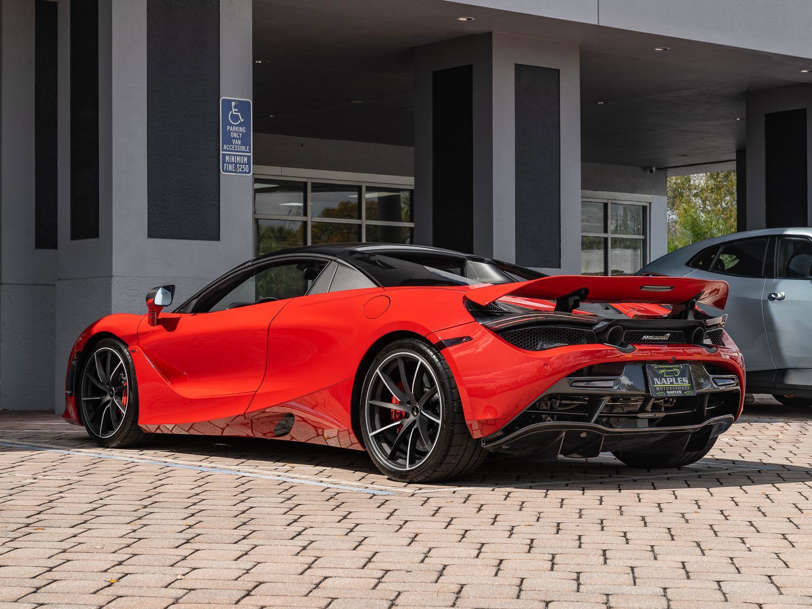 Used 2020 McLaren 720S Performance RWD image 32