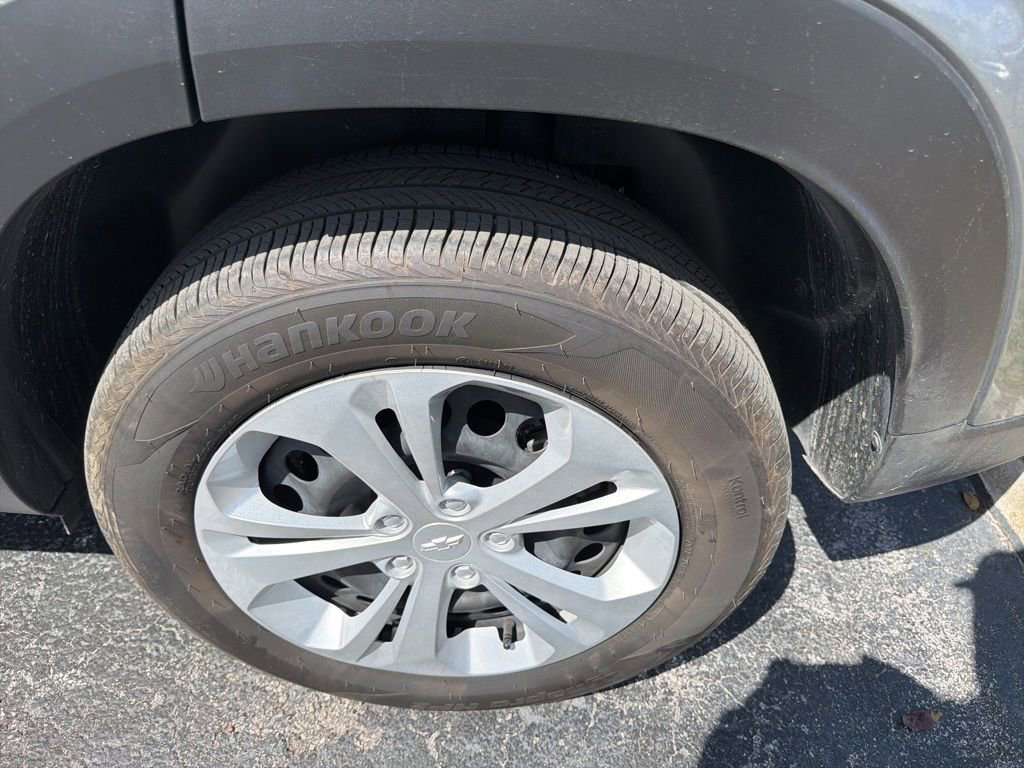Used 2025 Chevrolet Trax LS image 11