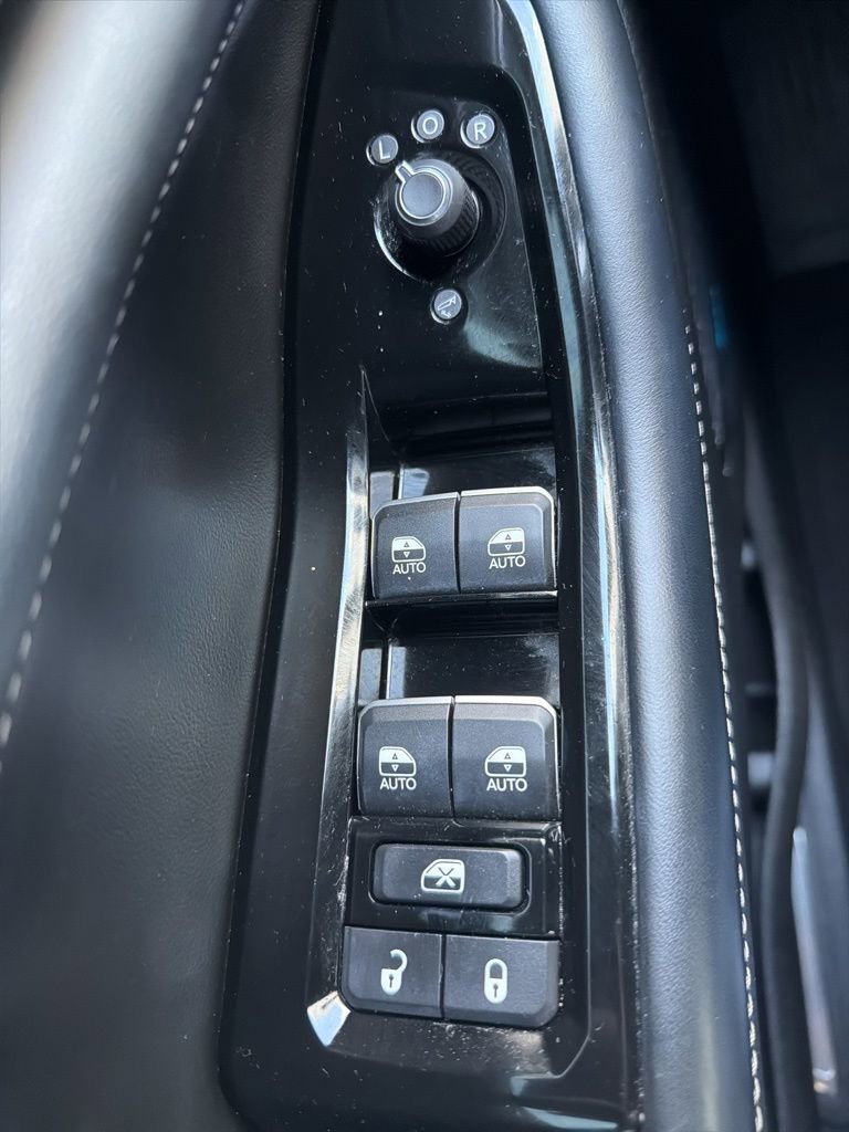 Certified 2023 Jeep Grand Cherokee L Overland w/ Rear Seat Video Group I AWD/4WD image 7