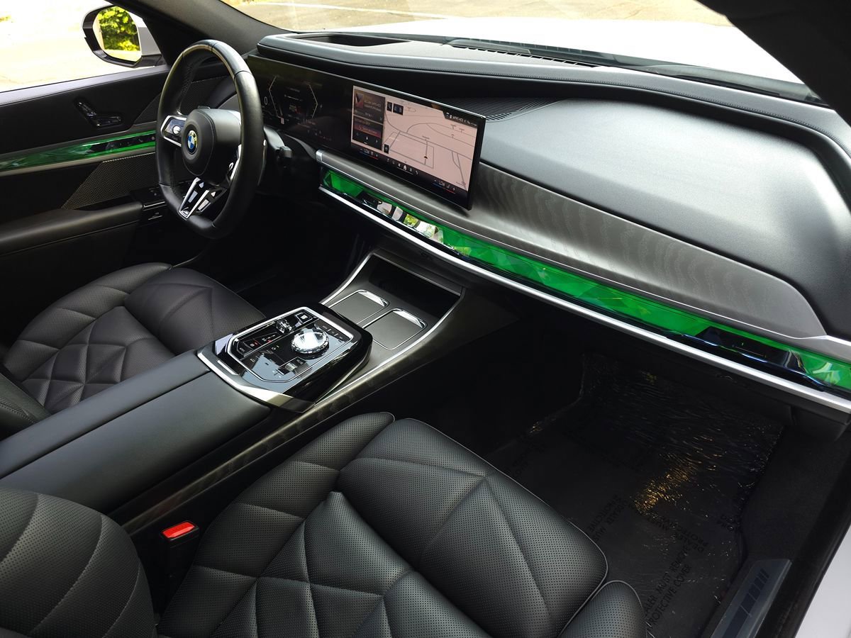 Used 2023 BMW 740i image 22
