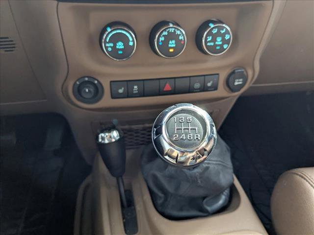 Used 2012 Jeep Wrangler Unlimited Rubicon w/ Connectivity Group AWD/4WD image 16