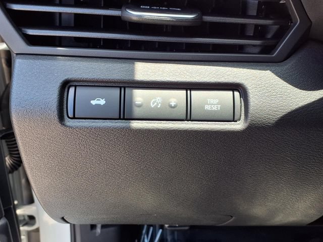 Used 2025 Nissan Altima 2.5 SV FWD image 14