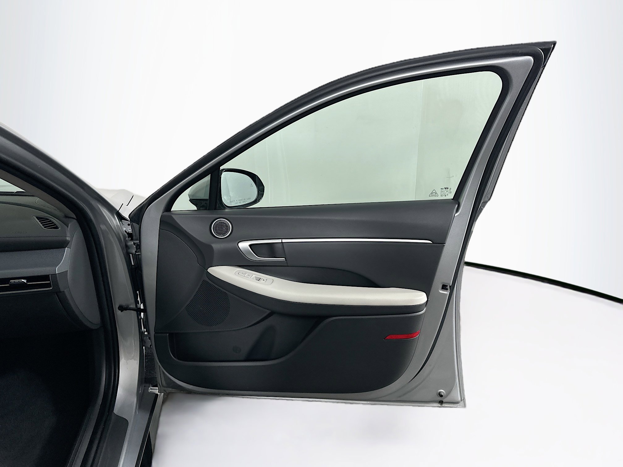 Used 2025 Hyundai Sonata SEL FWD image 30