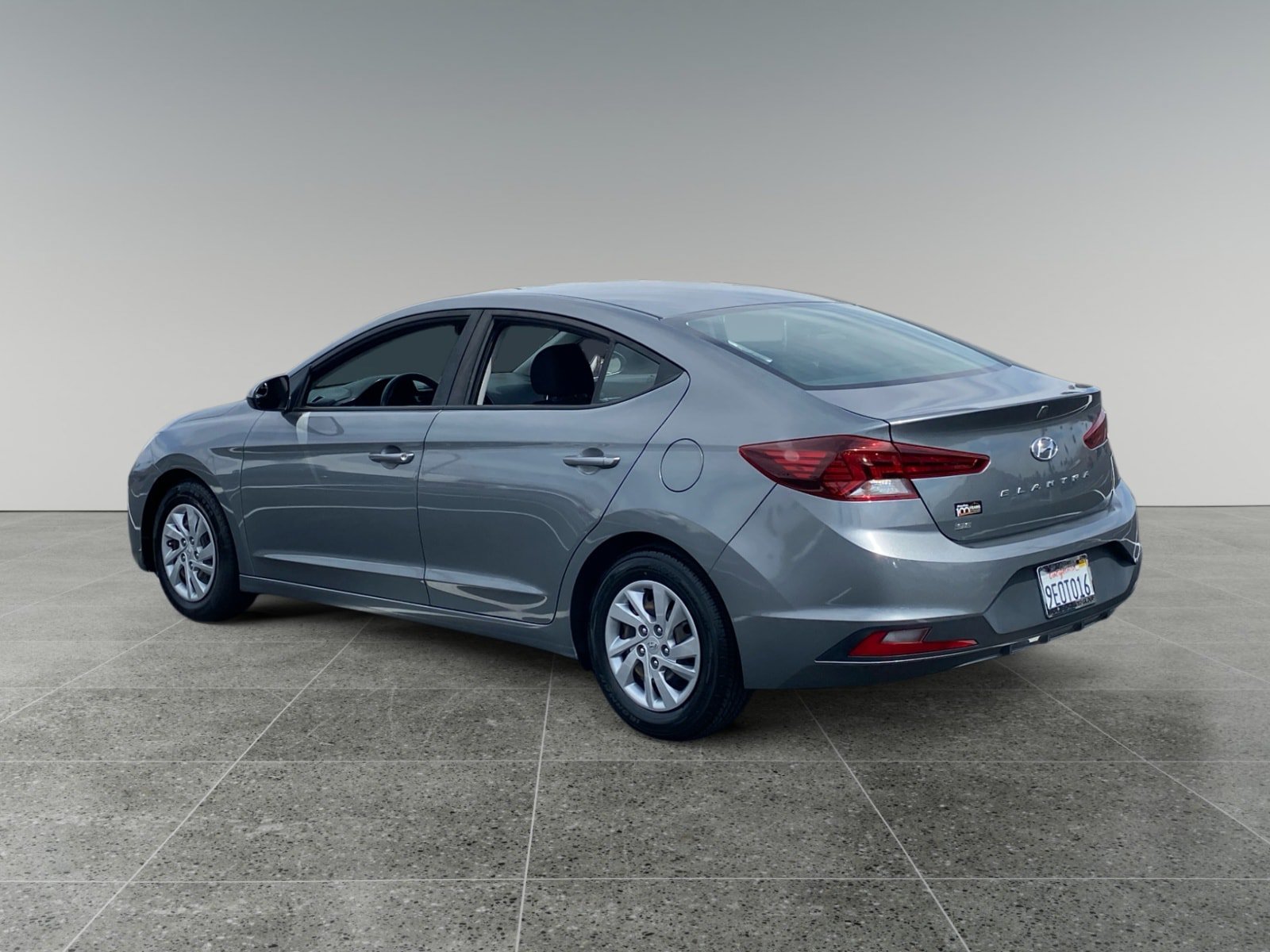 Used 2019 Hyundai Elantra SE w/ Cargo Package FWD image 3