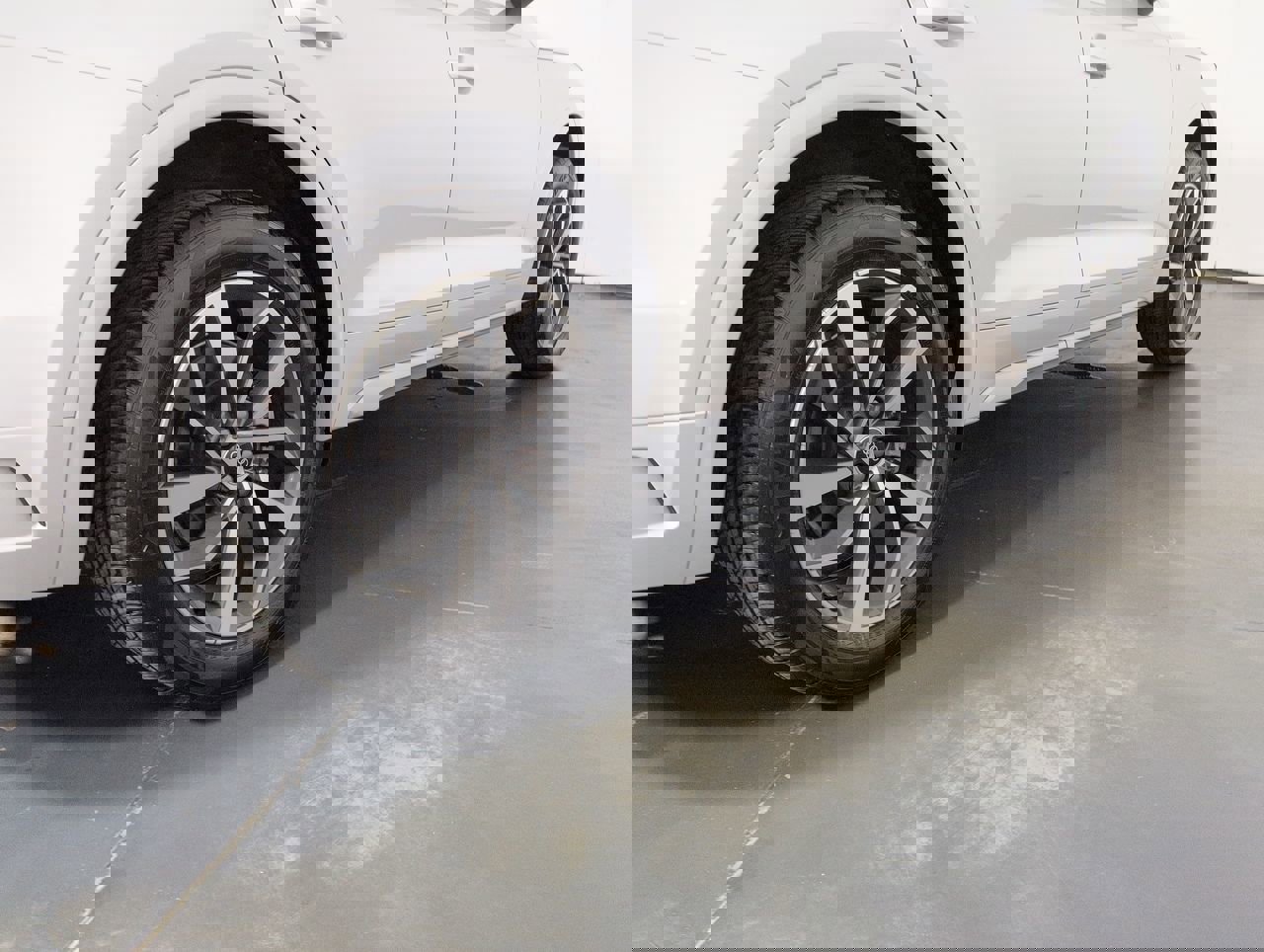 Certified 2025 Audi Q5 2.0T Premium Plus w/ Premium Plus Package image 3