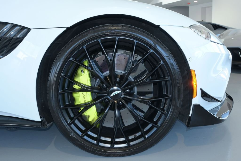 Used 2023 Aston Martin V8 Vantage Coupe RWD image 20