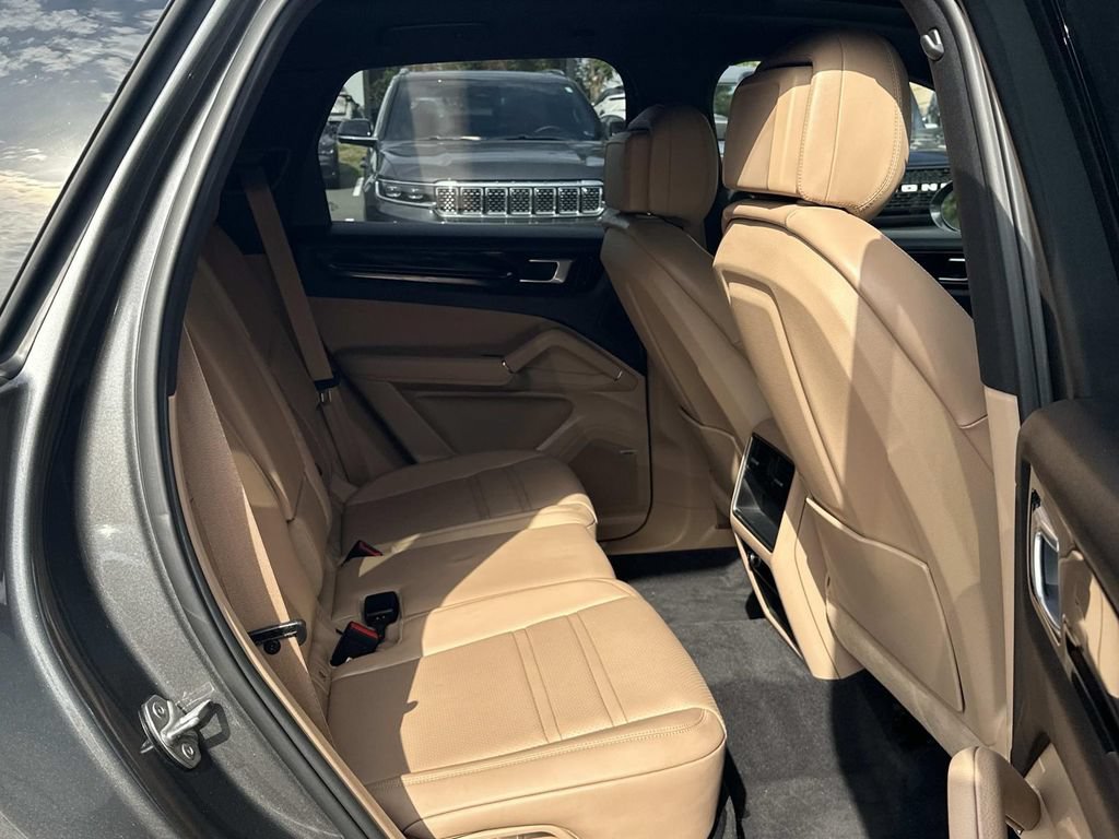 Used 2019 Porsche Cayenne AWD/4WD image 15
