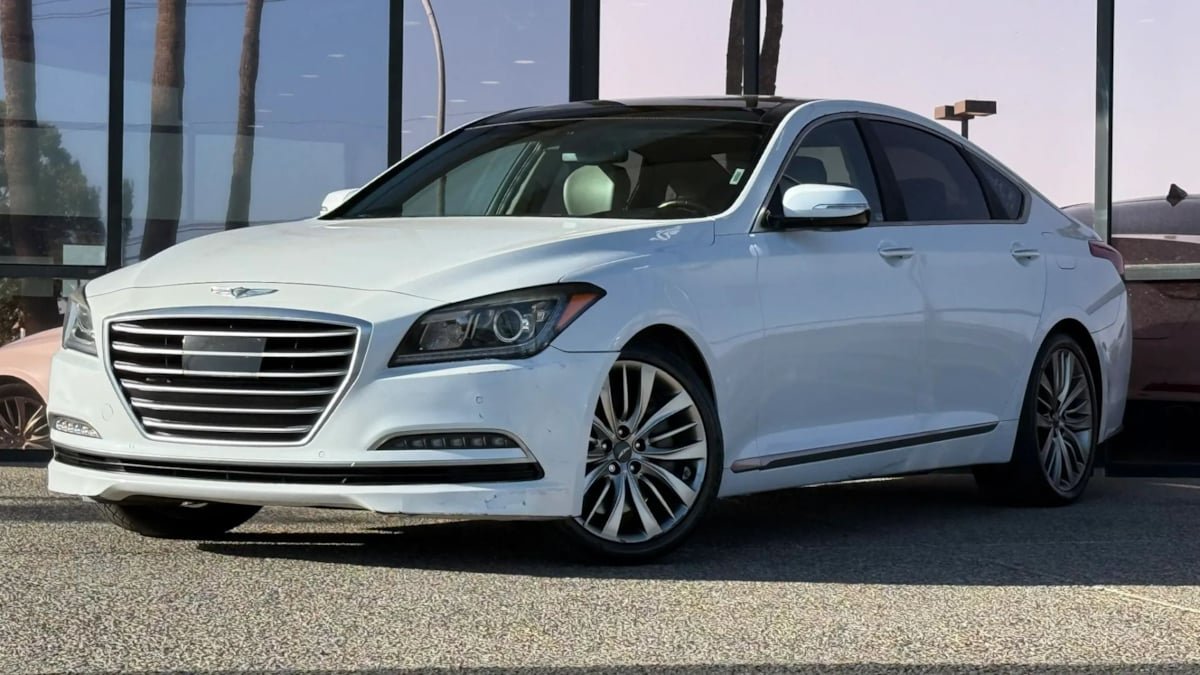 Used 2017 Genesis G80 5.0 Ultimate RWD image 2