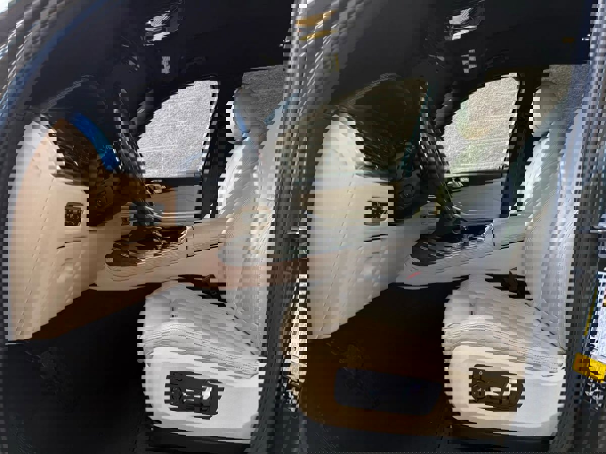 Used 2021 BMW X7 xDrive40i w/ Executive Package image 43