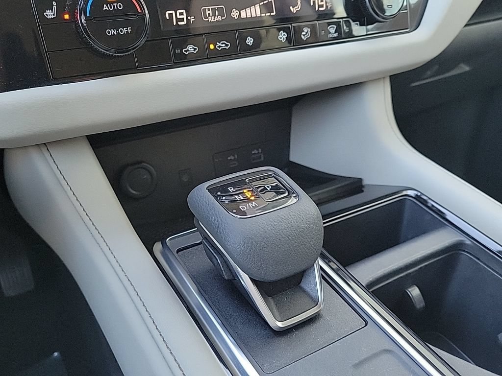 Used 2023 Nissan Pathfinder SL AWD/4WD image 33