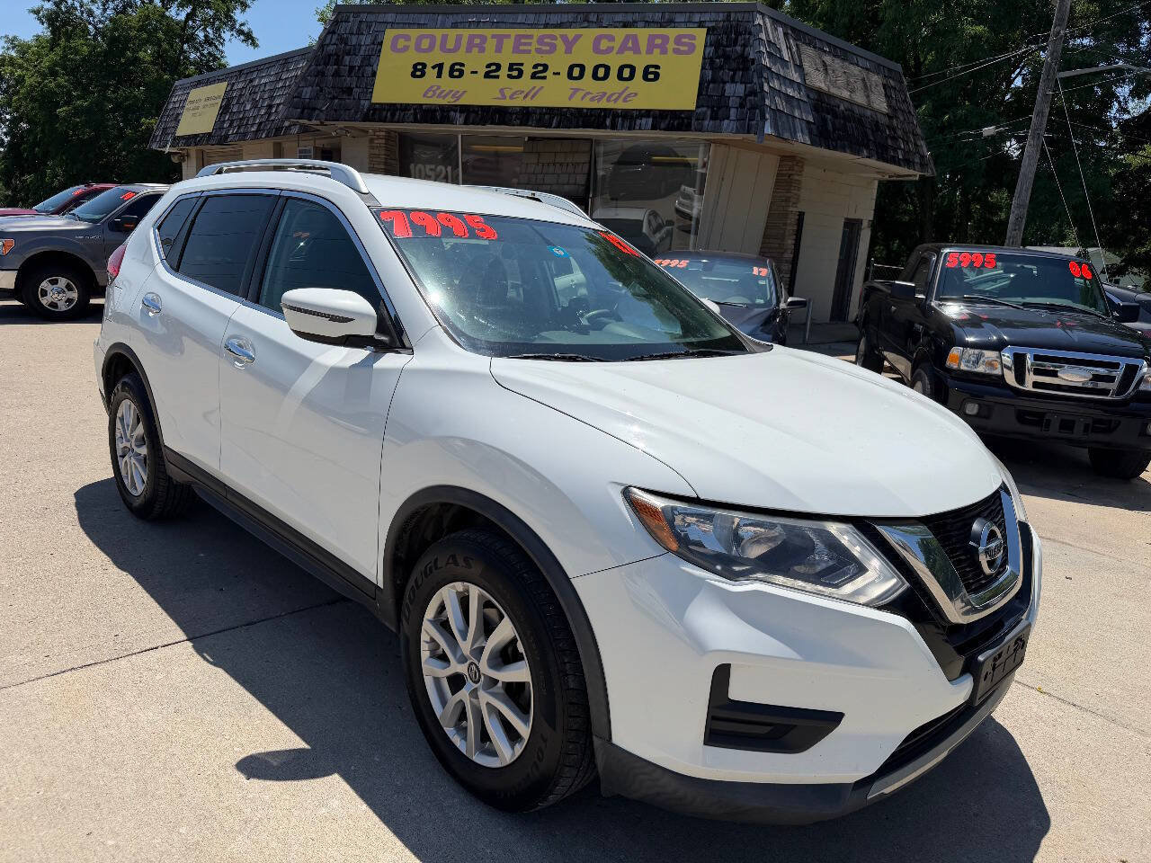 Used 2017 Nissan Rogue SV AWD/4WD image 1