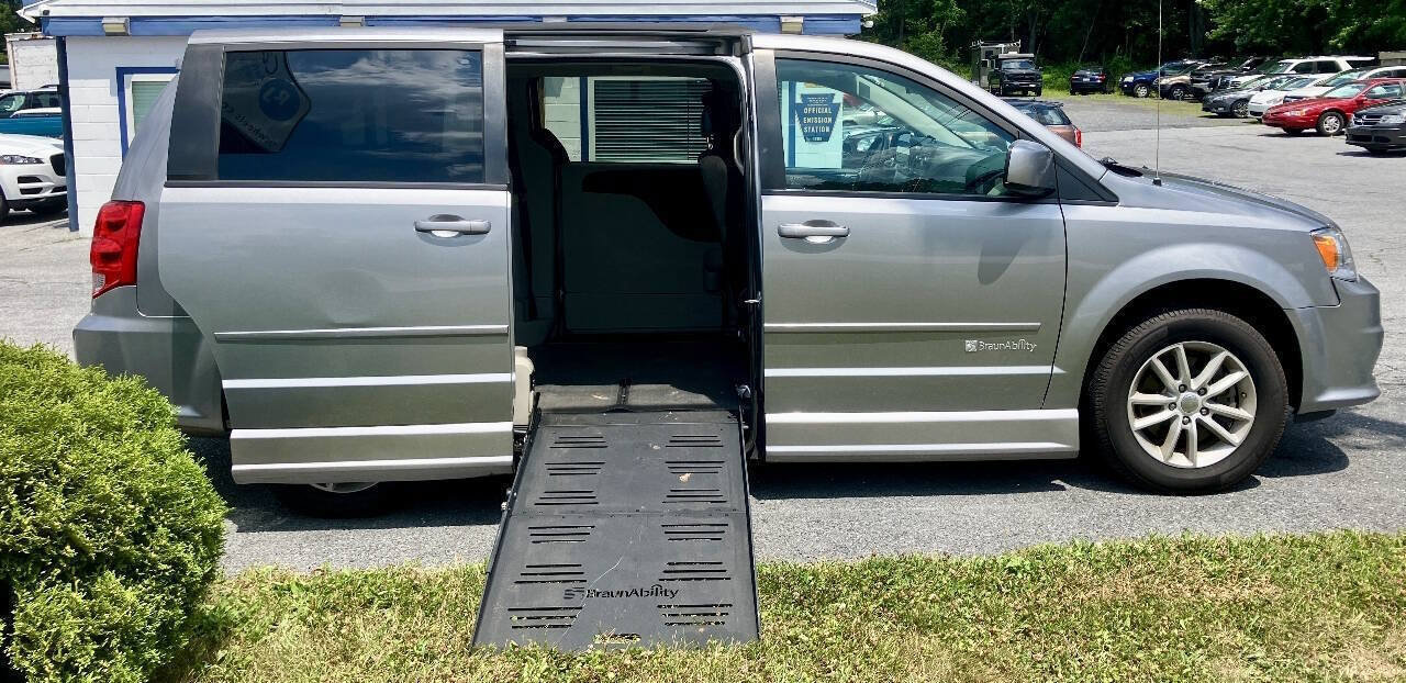 Used 2015 Dodge Grand Caravan SXT w/ Rear Park Assist Package