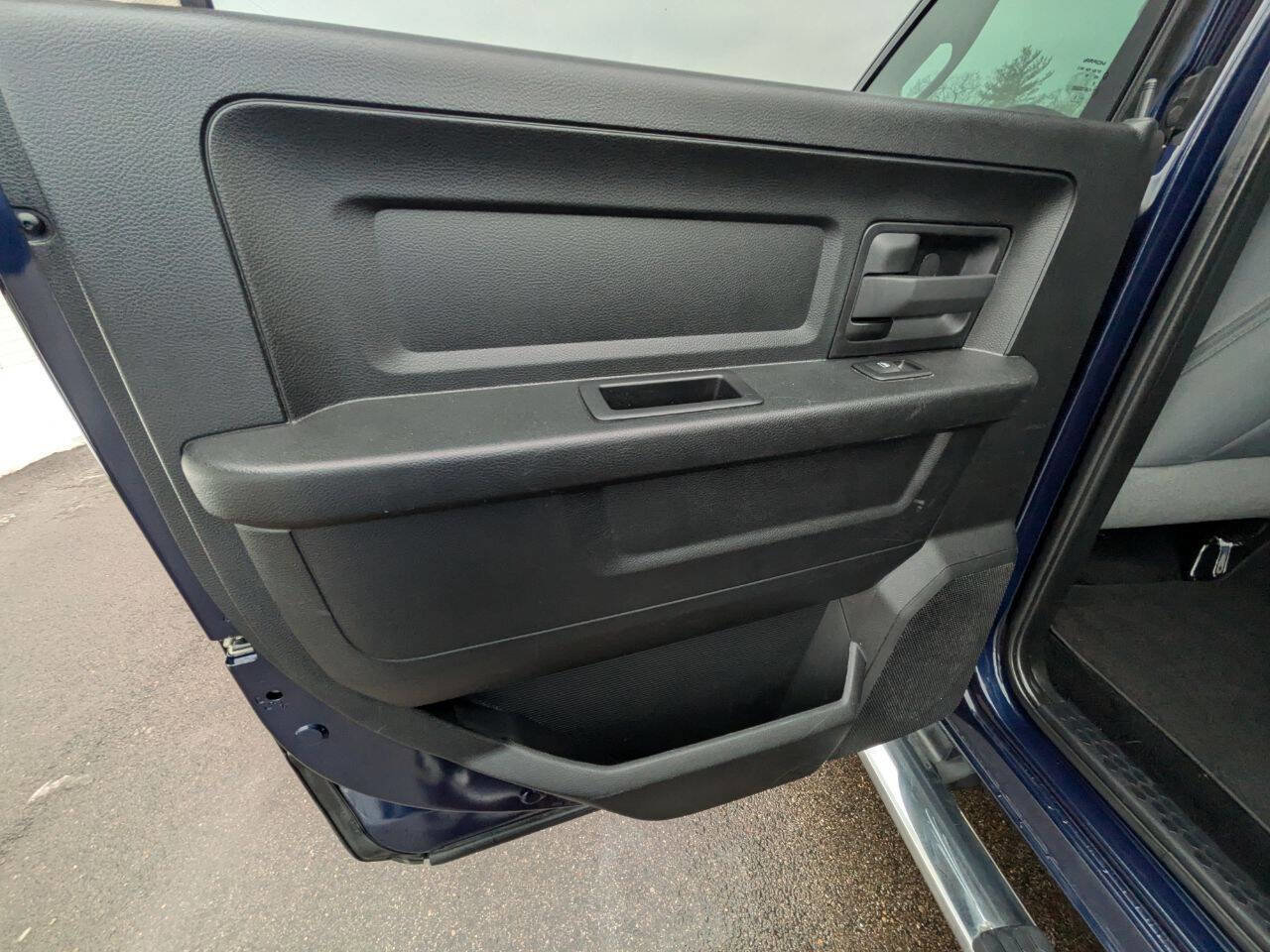 Used 2015 RAM 1500 Express image 25