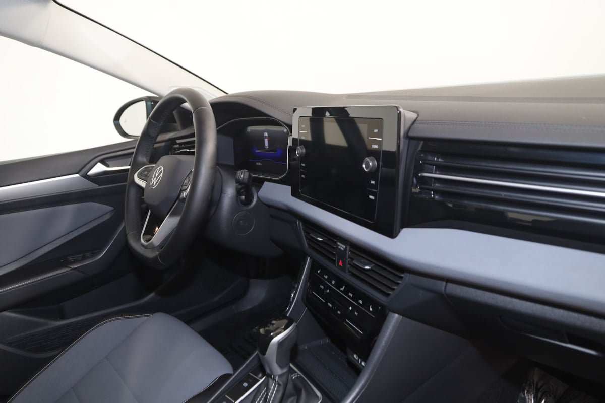 Used 2025 Volkswagen Jetta SE w/ Sunroof Package FWD image 40