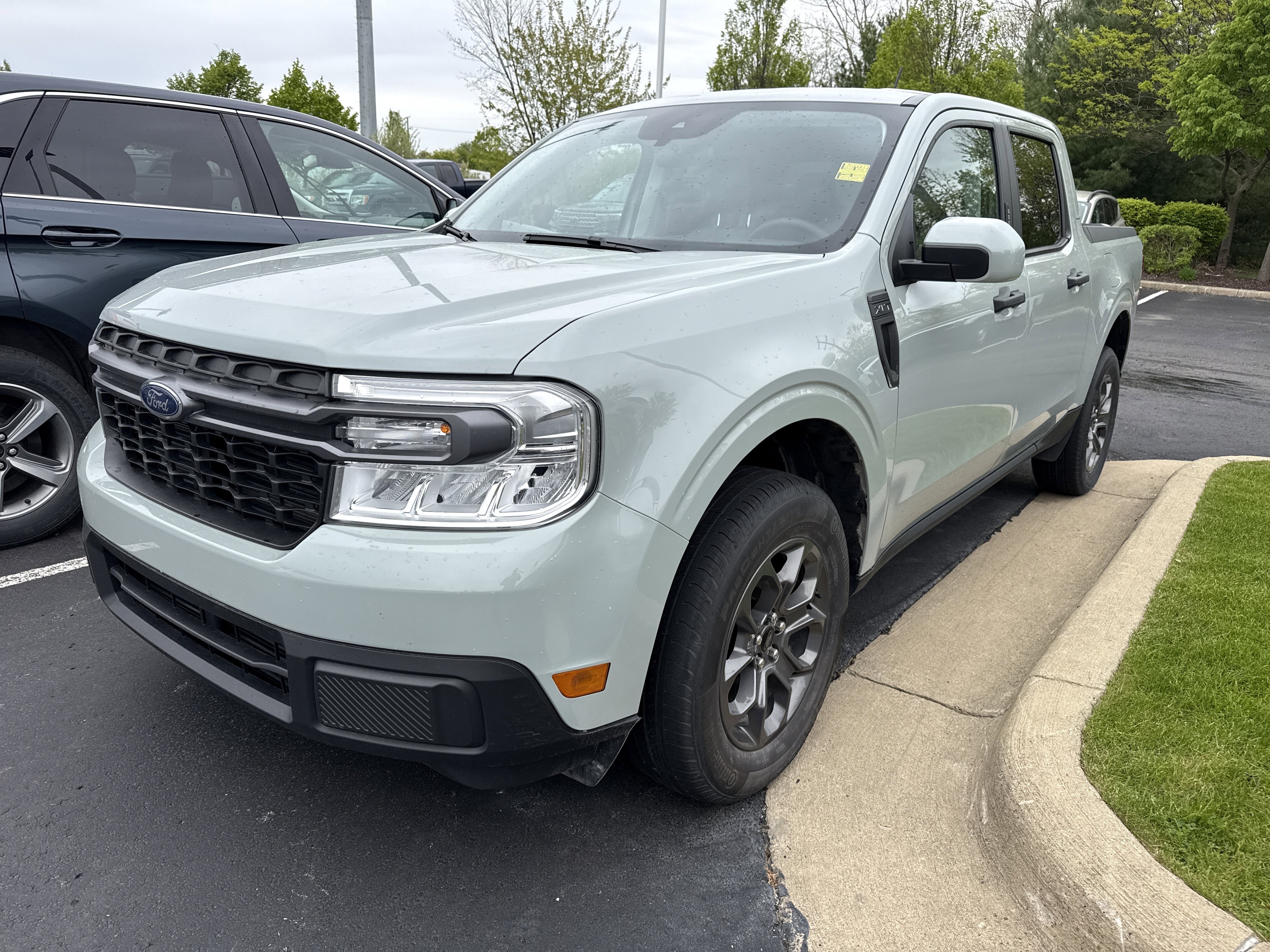 Used 2023 Ford Maverick XLT w/ XLT Luxury Package FWD image 2