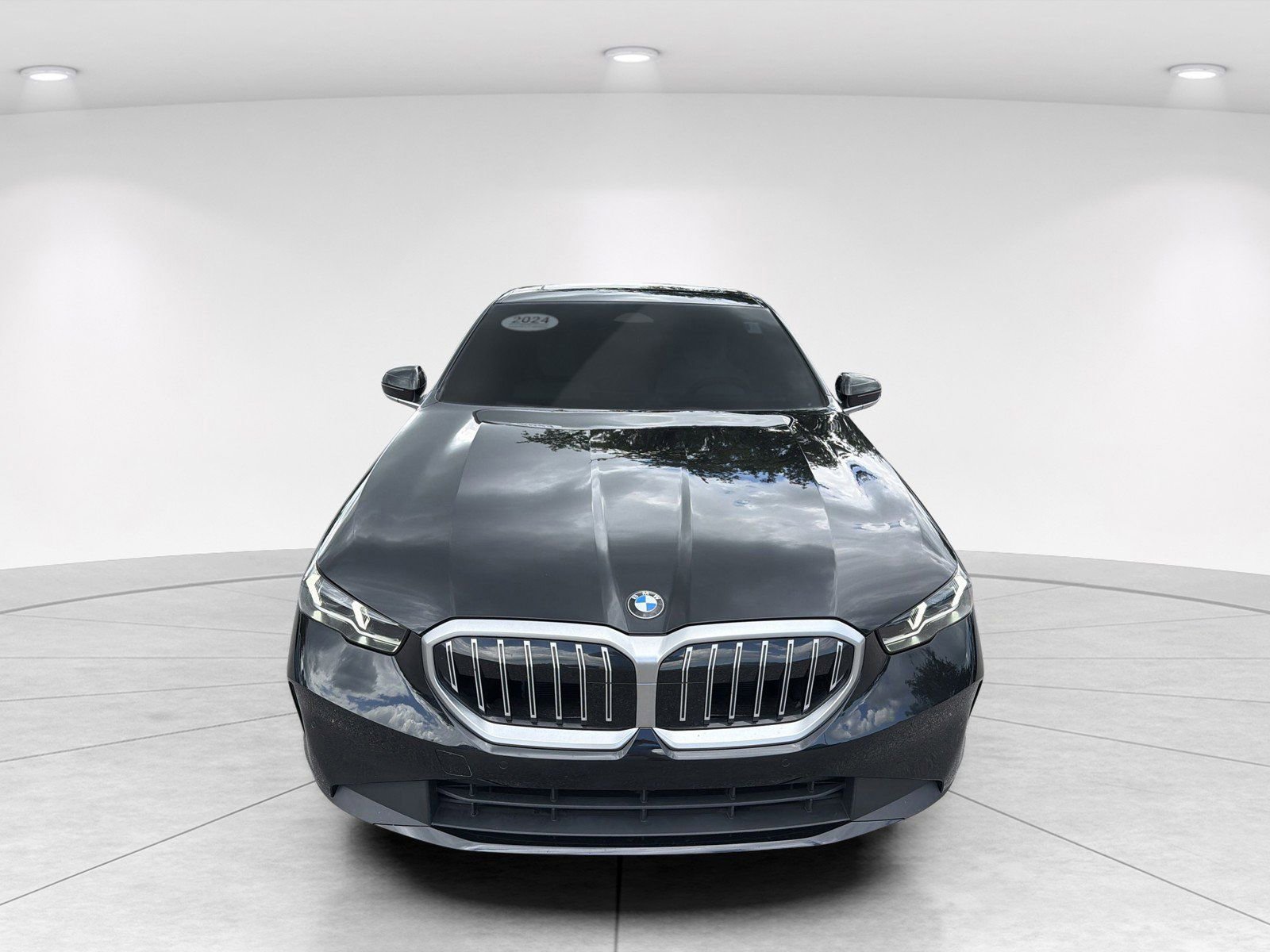 Certified 2024 BMW 530i w/ Convenience Package RWD image 2