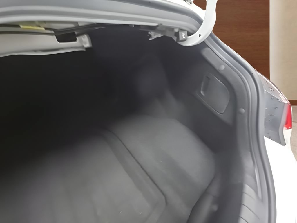 New 2026 Hyundai Elantra SE FWD image 16