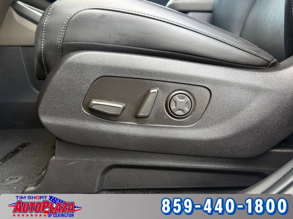 Used 2025 Kia Carnival FWD image 31