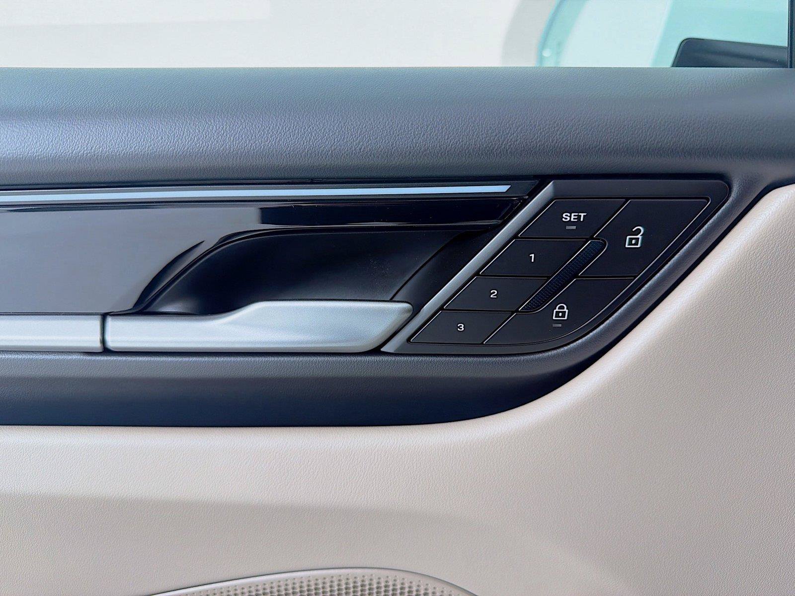 Certified 2026 Porsche Macan Electric RWD image 7