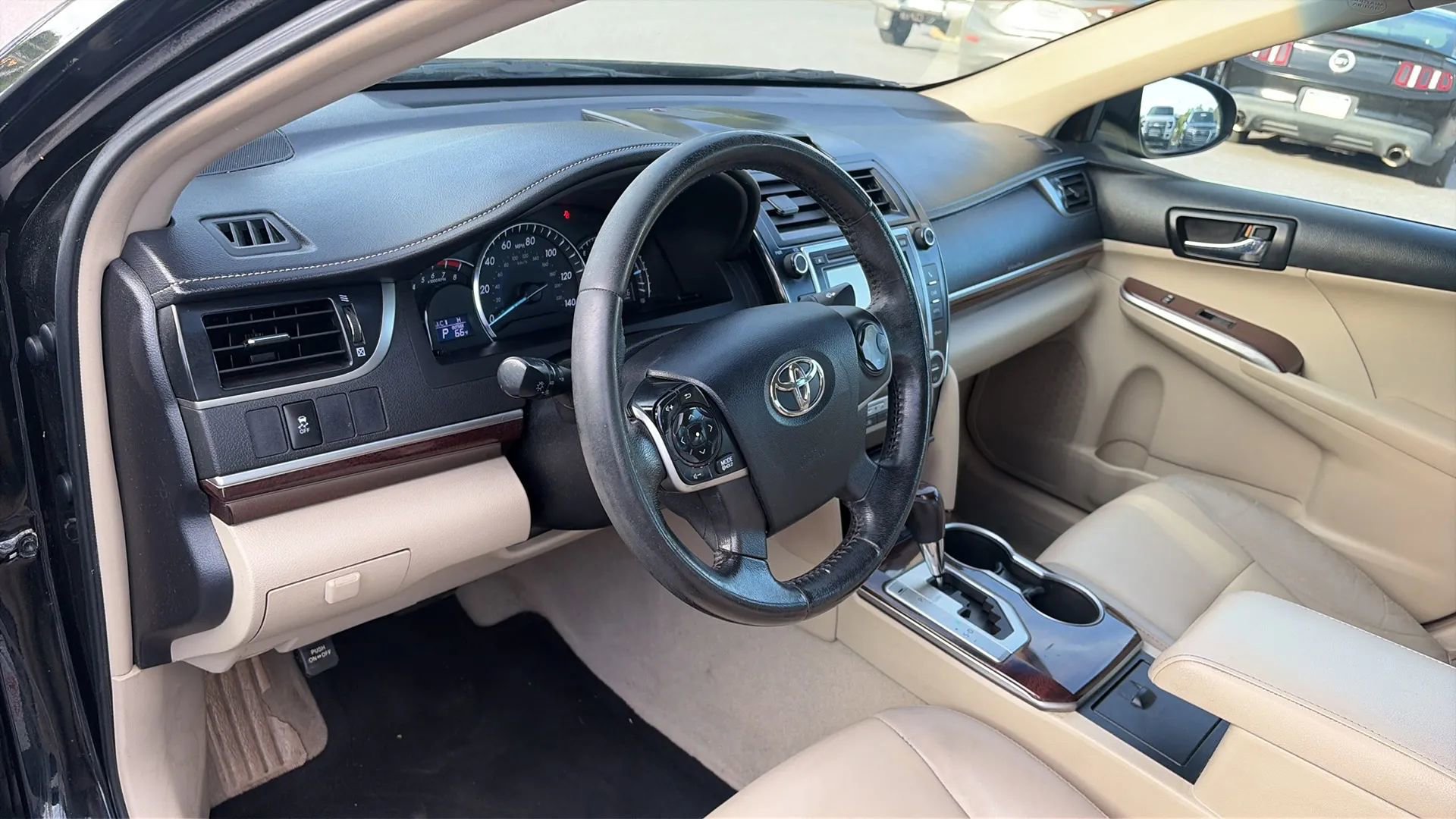 Used 2012 Toyota Camry XLE w/ Leather Pkg FWD image 30
