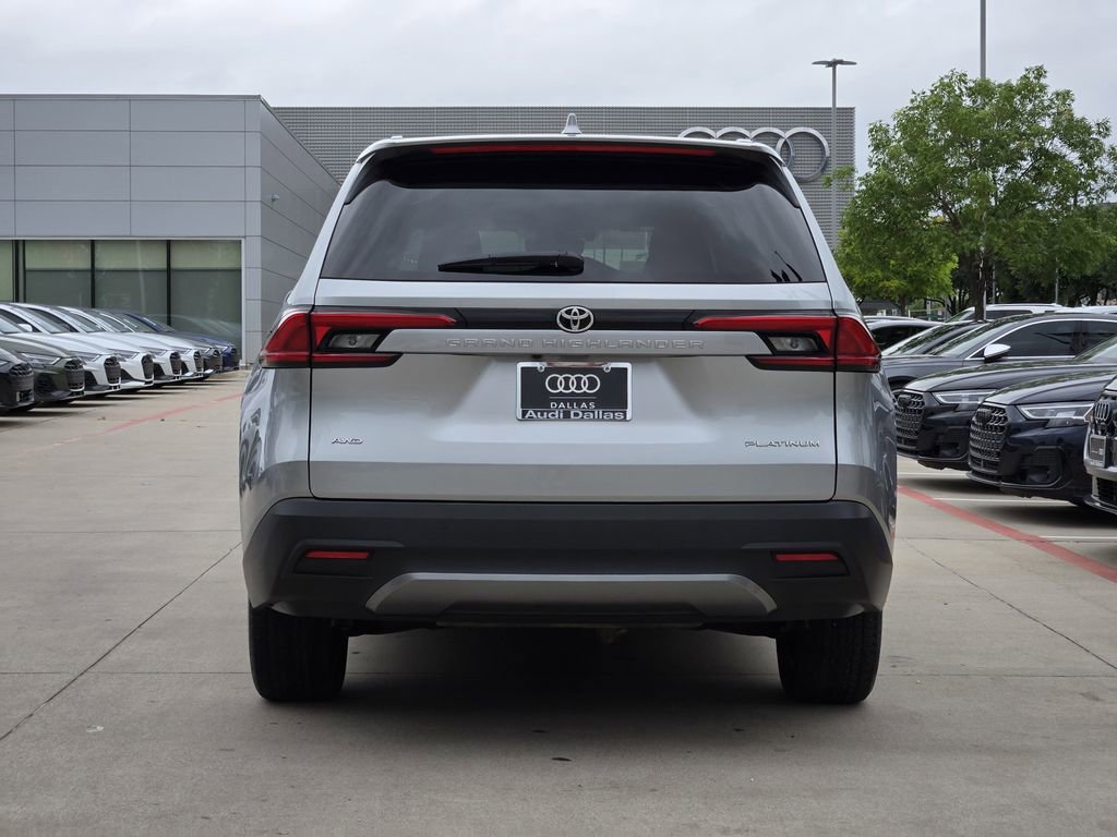 Used 2024 Toyota Grand Highlander AWD image 9