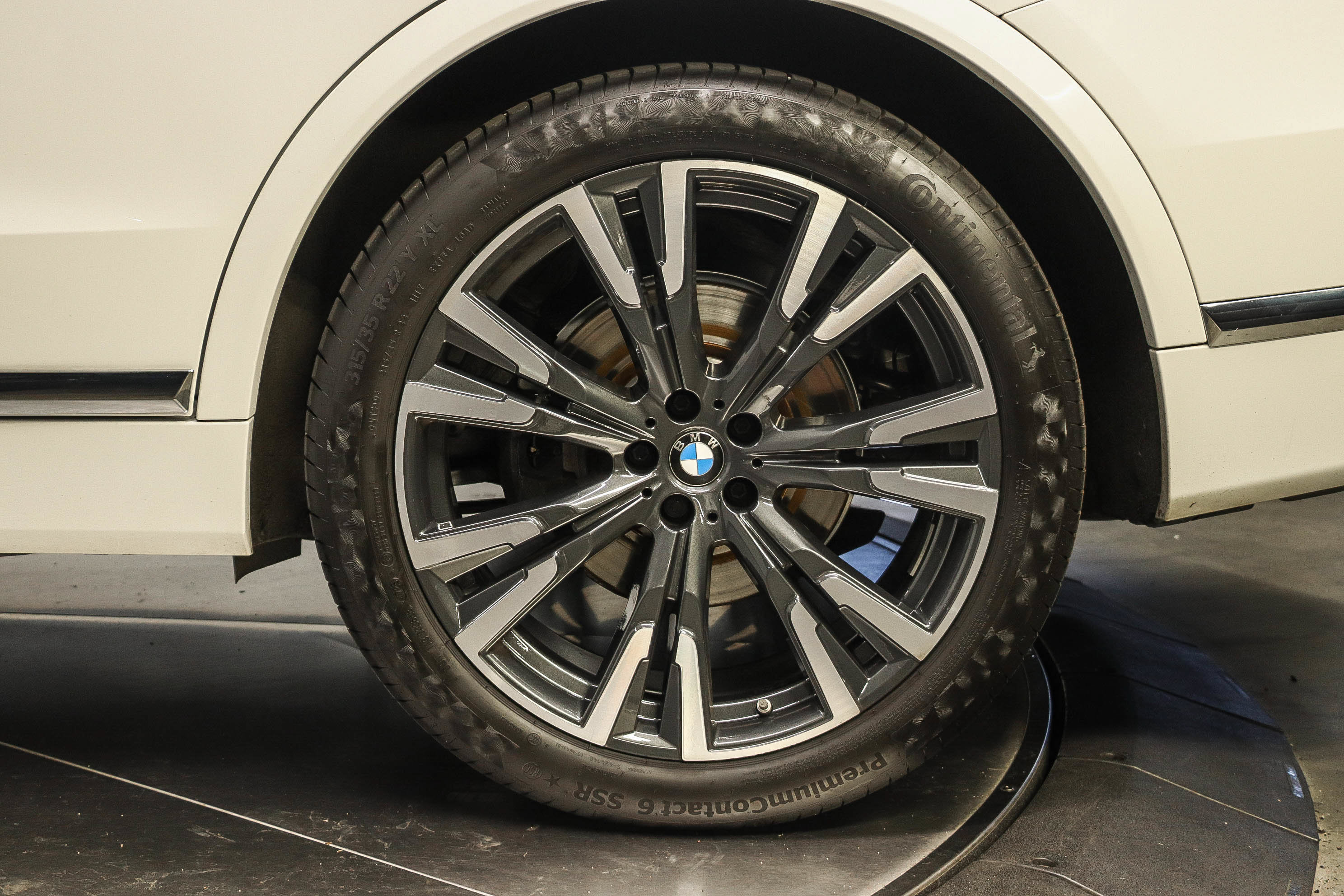 Used 2024 BMW X7 xDrive40i w/ Executive Package AWD/4WD image 8
