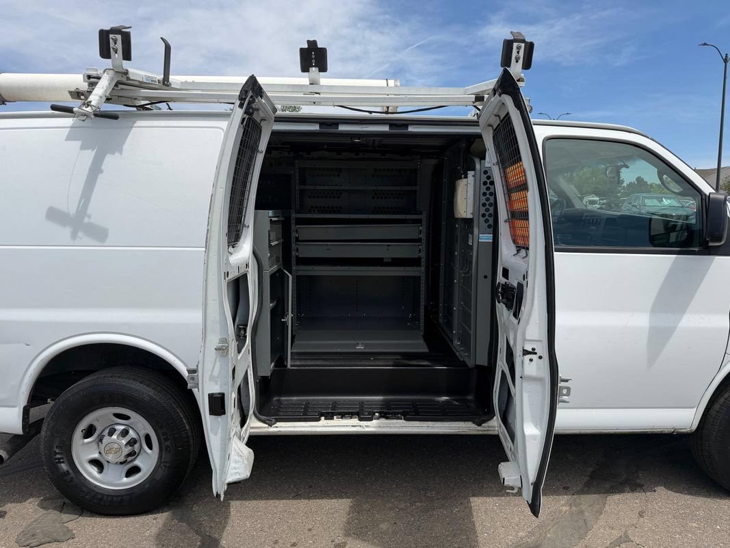 Used 2013 Chevrolet Express 2500 RWD image 21