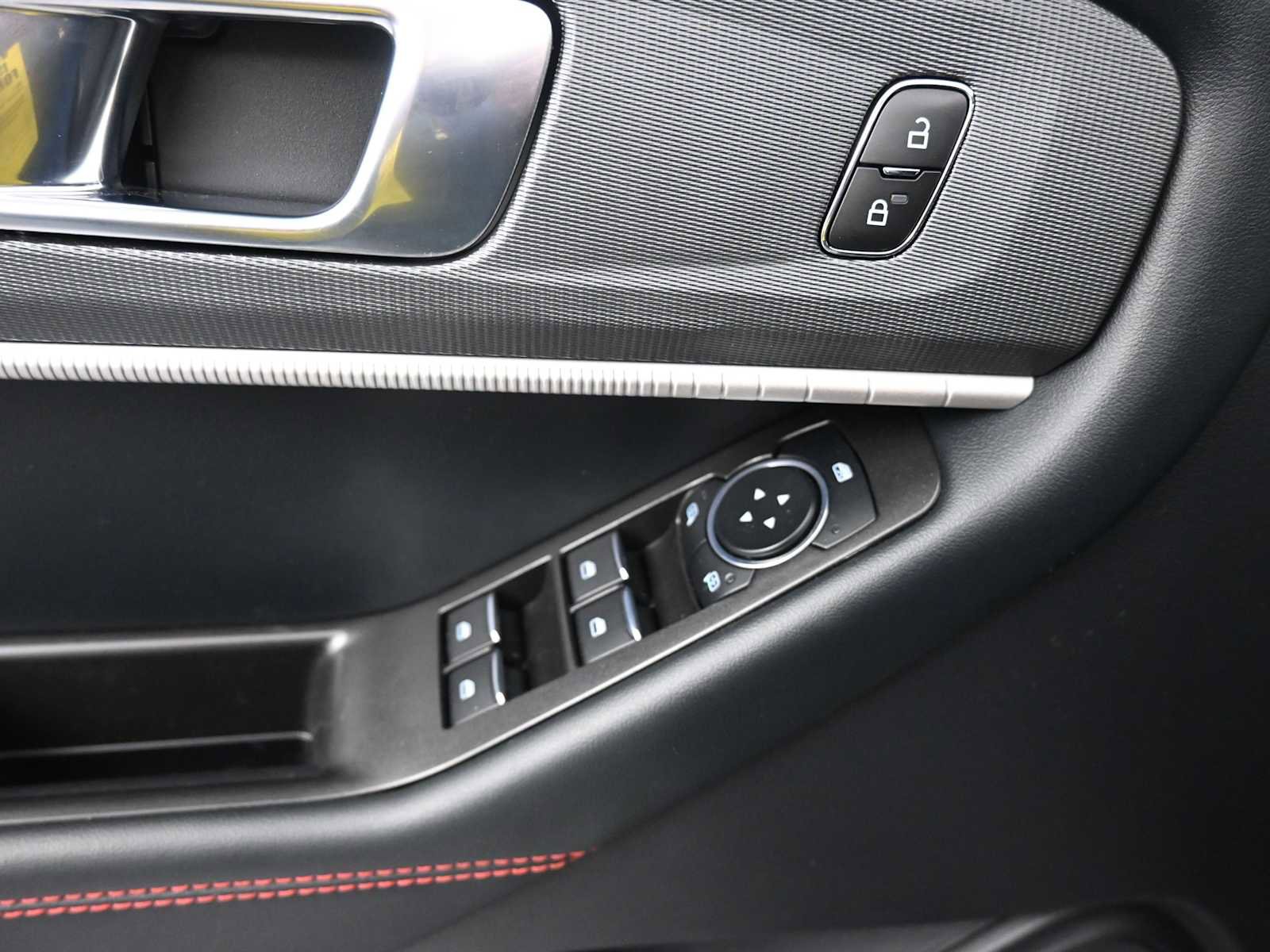 Used 2025 Ford Explorer ST-Line image 17
