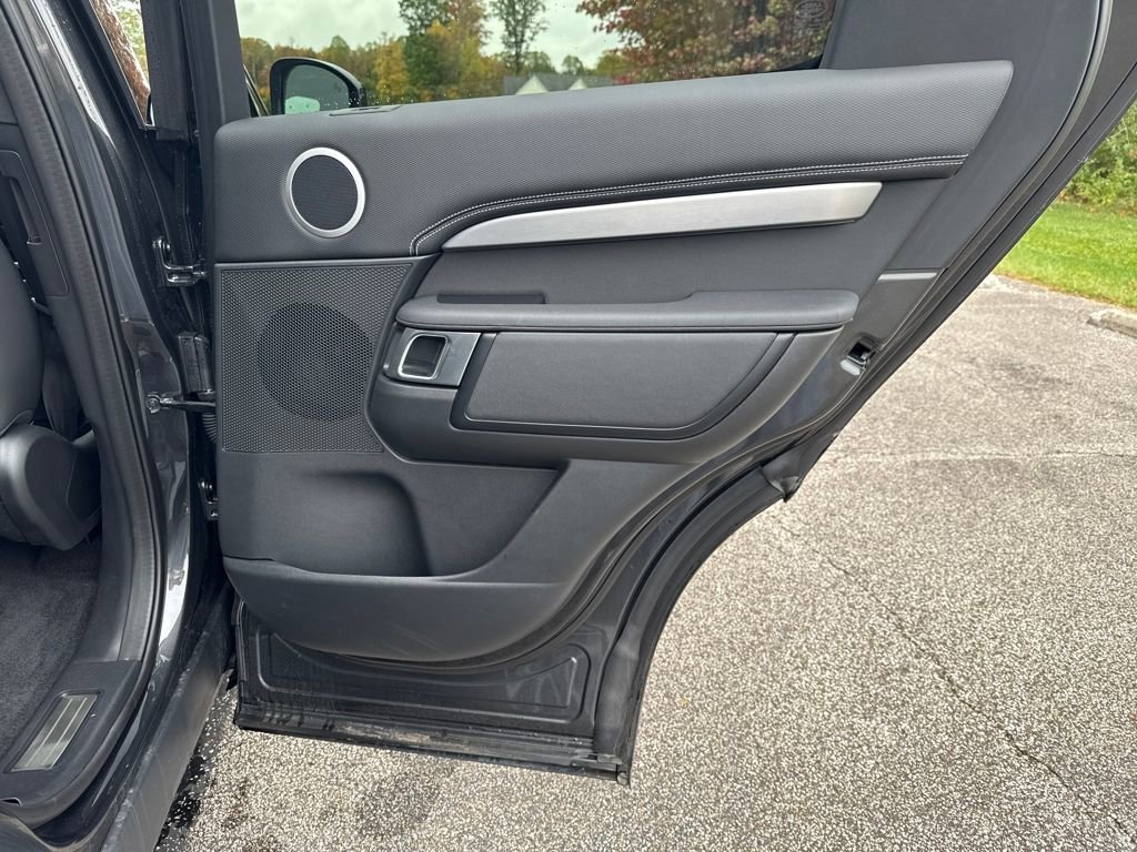 Used 2024 Land Rover Discovery Dynamic SE image 17