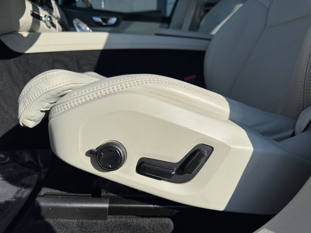 Certified 2024 Volvo XC60 B5 Ultimate w/ Protection Package Premier AWD/4WD image 11