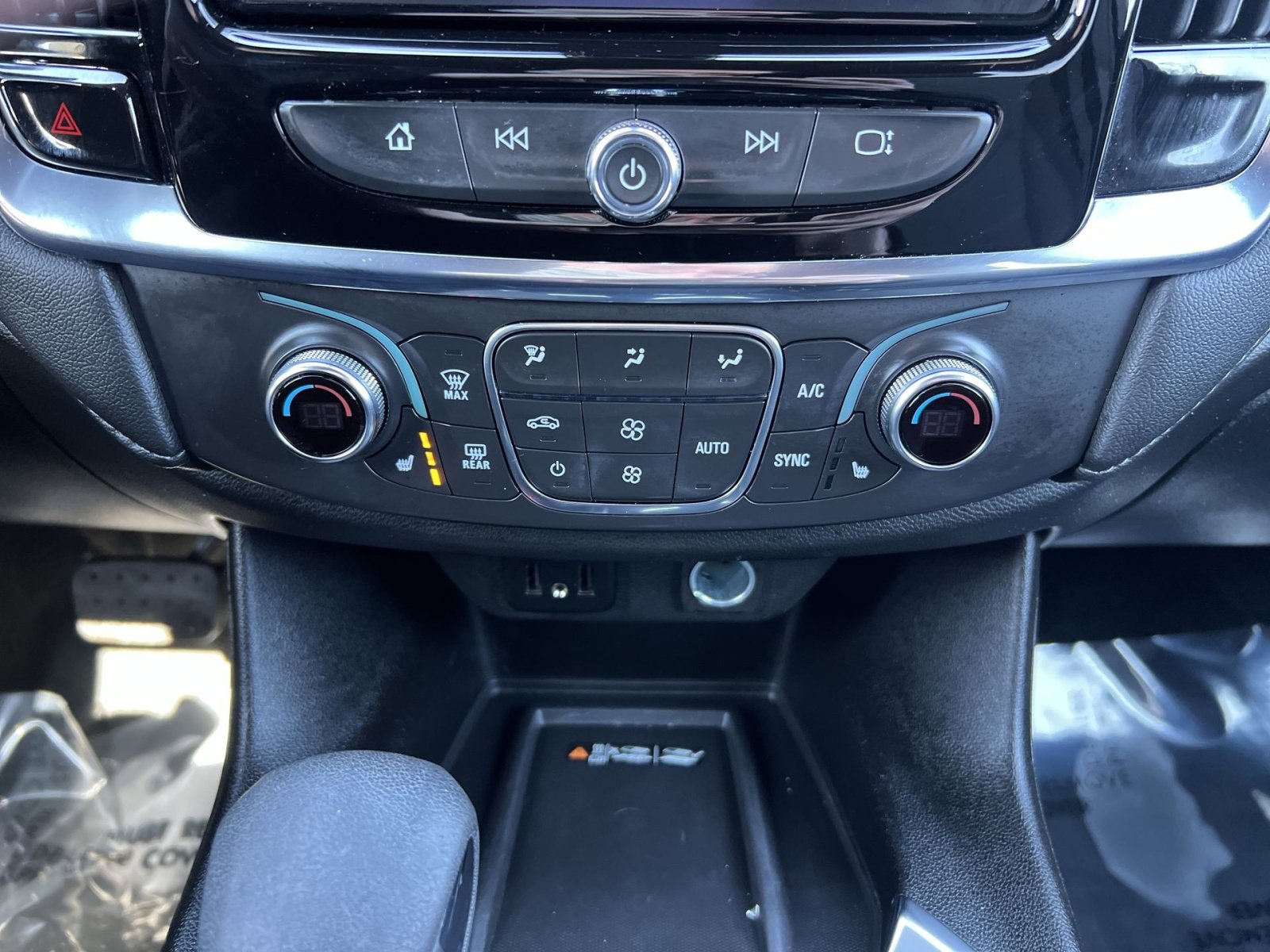 Used 2023 Chevrolet Traverse LT w/ LPO, Floor Liner Package image 20