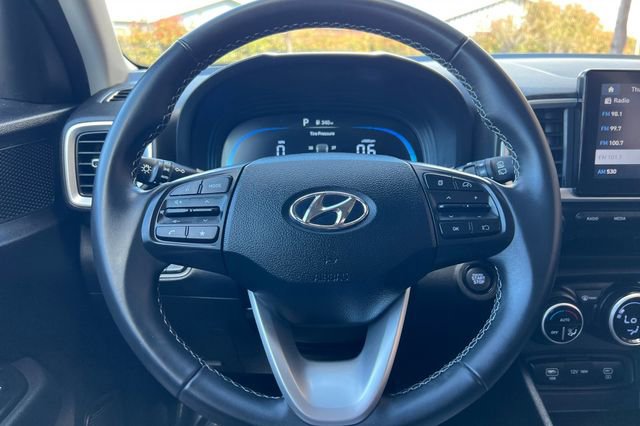 Used 2025 Hyundai Venue SEL image 25