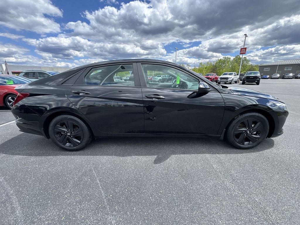 Used 2023 Hyundai Elantra SEL FWD image 9