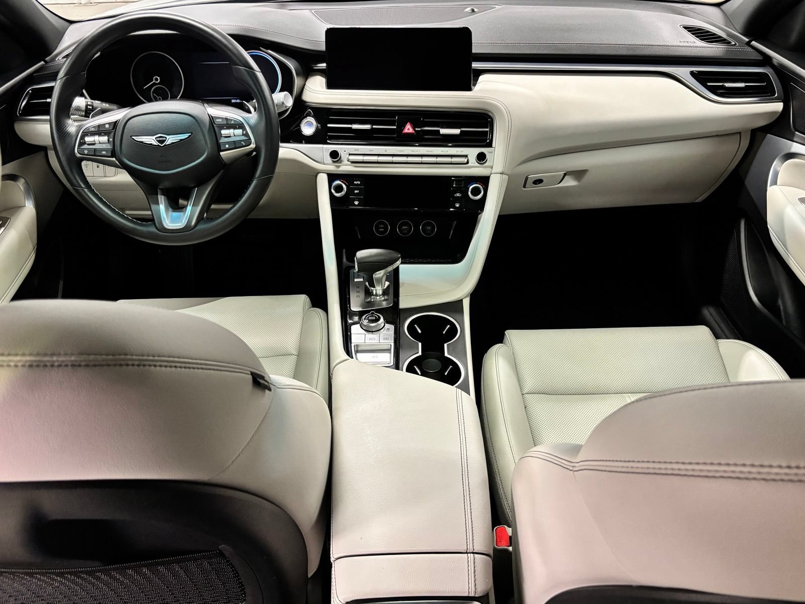 Used 2024 Genesis G70 2.5T RWD image 12