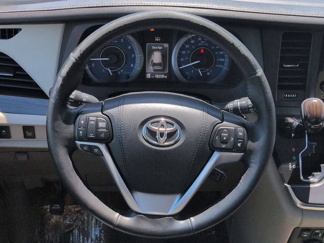 Used 2015 Toyota Sienna XLE FWD image 23