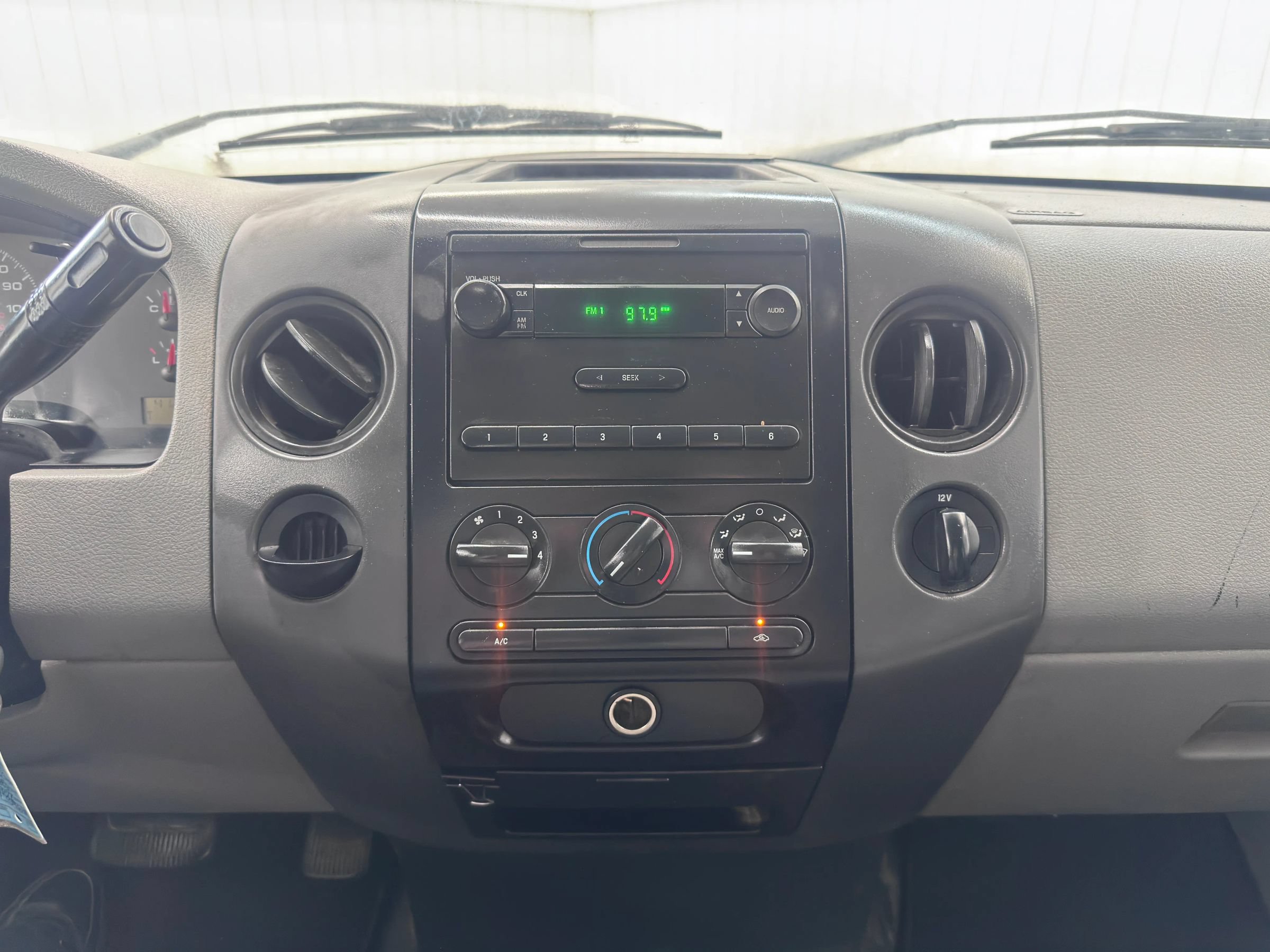 Used 2005 Ford F150 XL RWD image 15