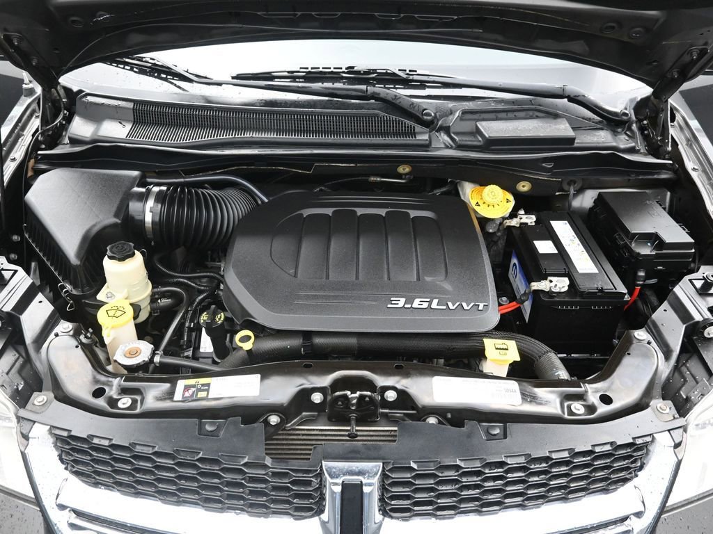 Used 2016 Dodge Grand Caravan SE image 32