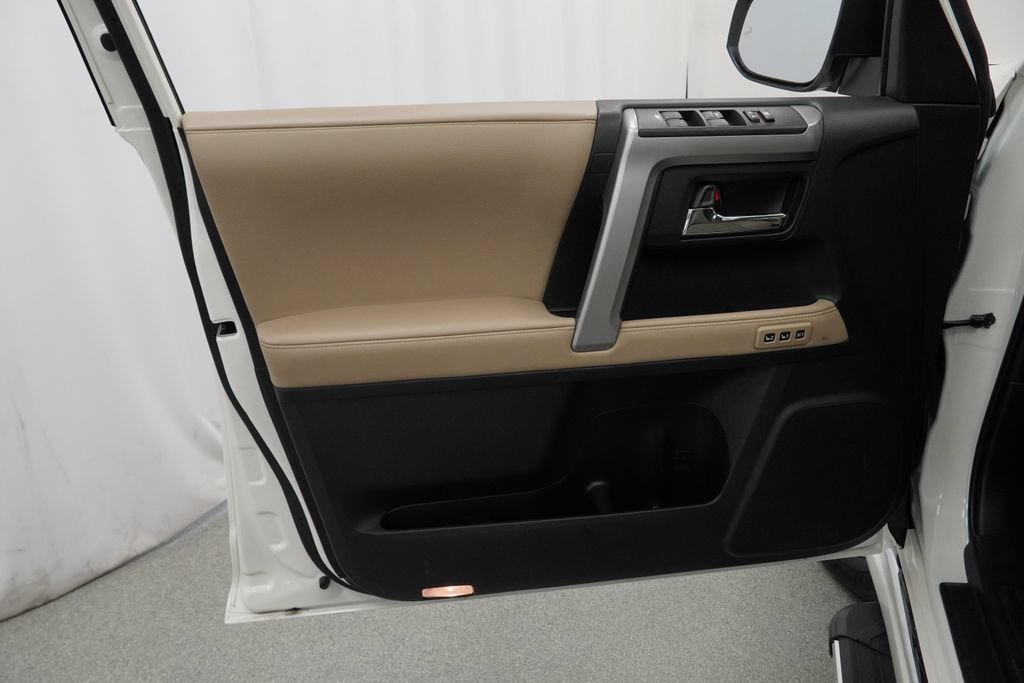 Used 2022 Toyota 4Runner Limited AWD/4WD image 43