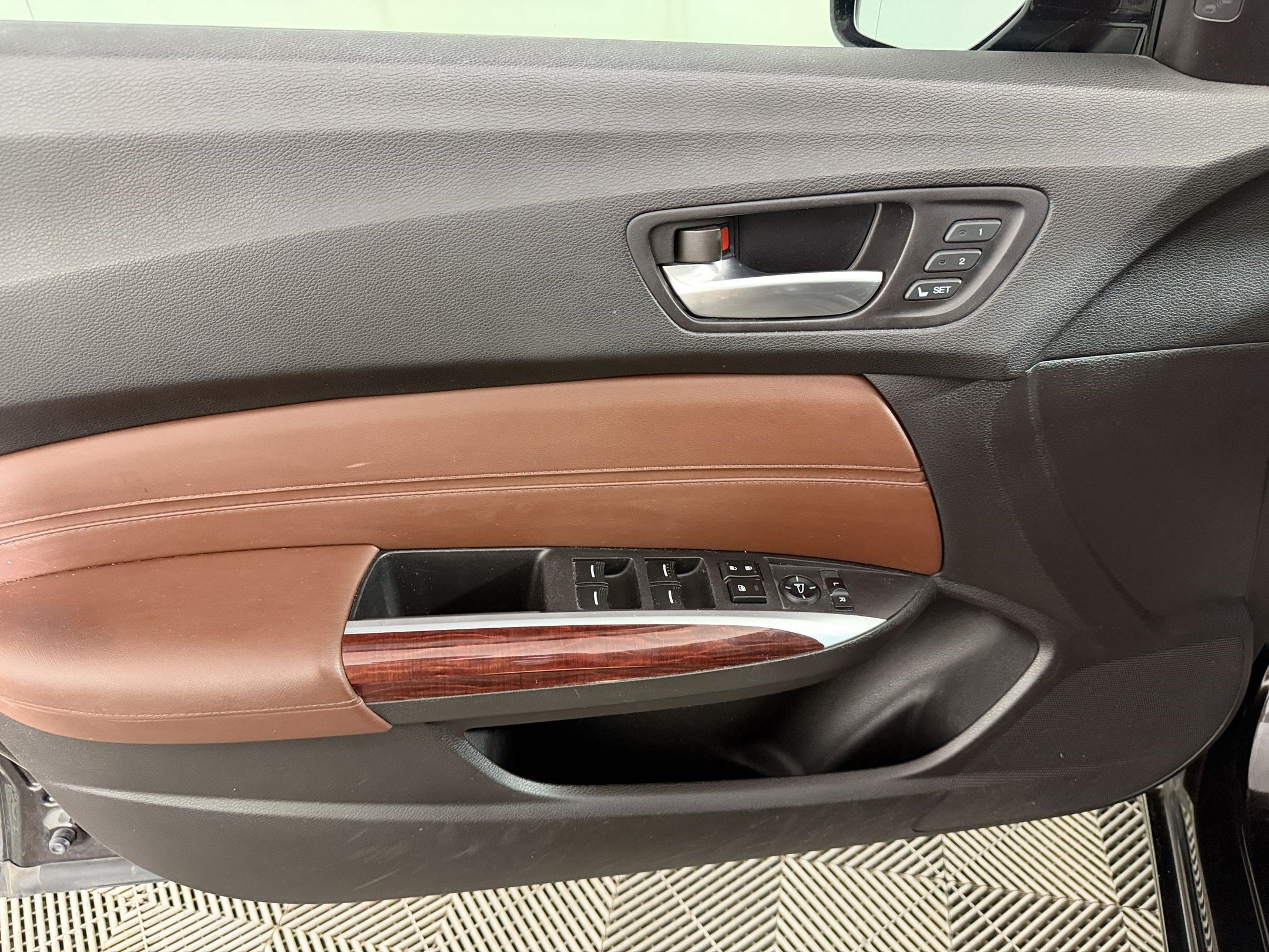 Used 2015 Acura TLX w/ Technology Package FWD image 27