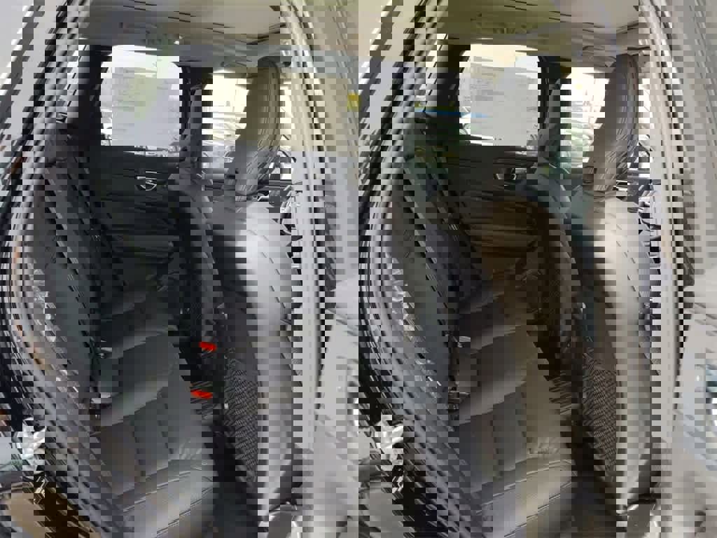 Used 2025 Volvo XC60 T8 Plus w/ Protection Package Premier image 18