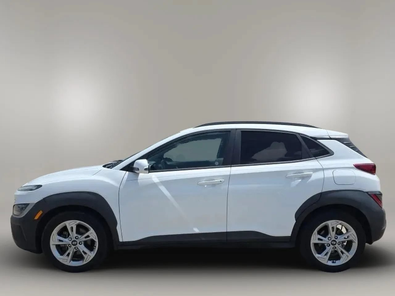 Used 2022 Hyundai Kona SEL w/ Convenience Package FWD image 5