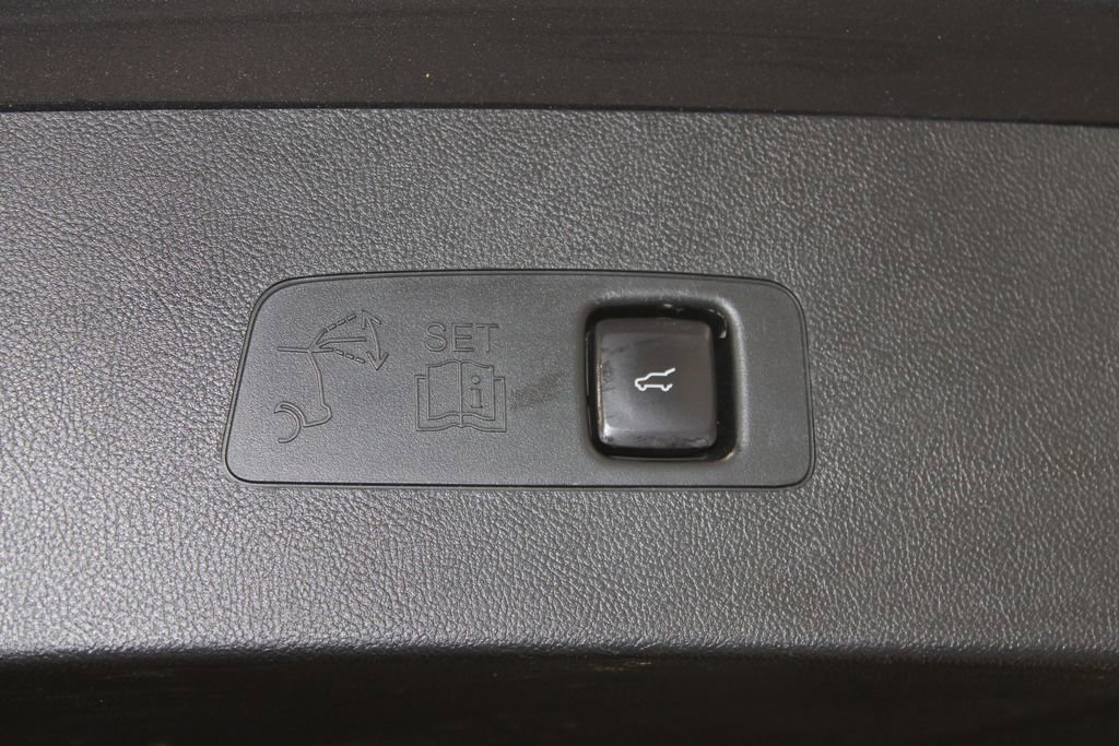 Used 2020 Lincoln Corsair Reserve image 17