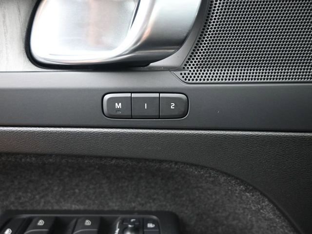 Used 2024 Volvo XC40 B5 Plus w/ Protection Package Premier image 28