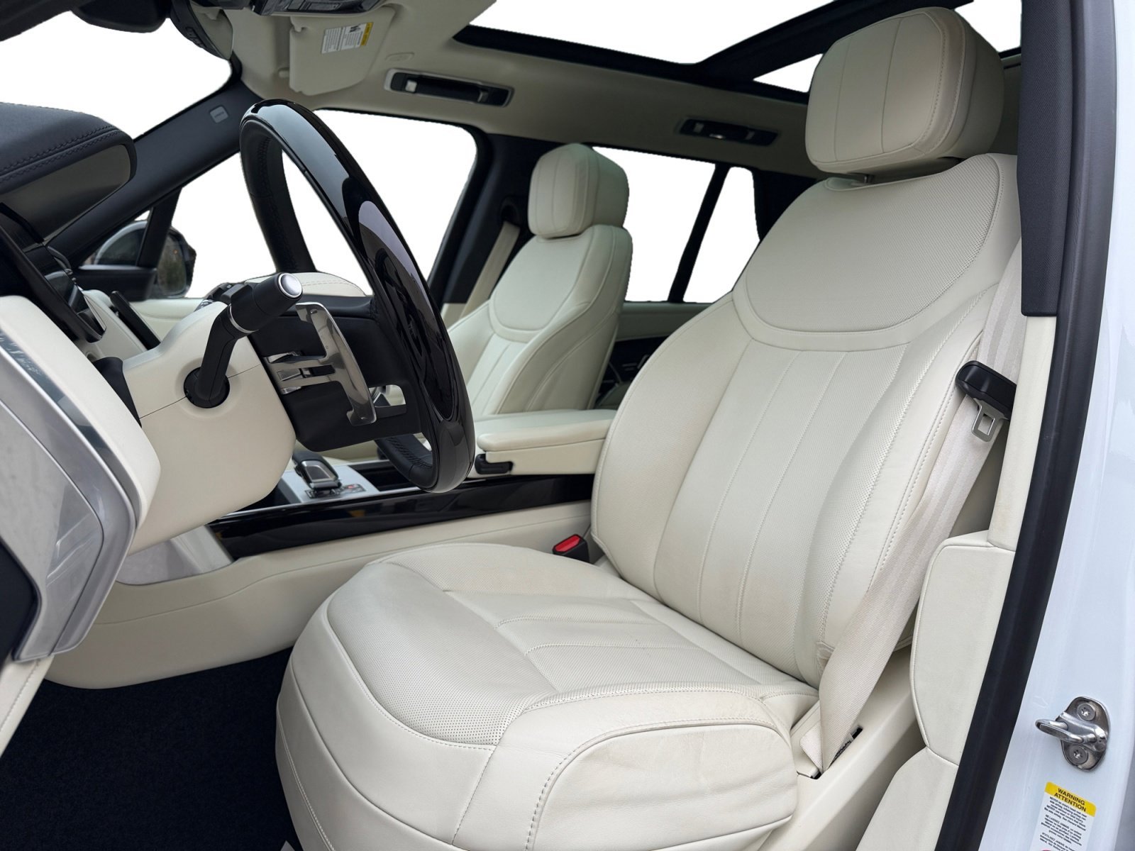 Used 2025 Land Rover Range Rover SE image 10