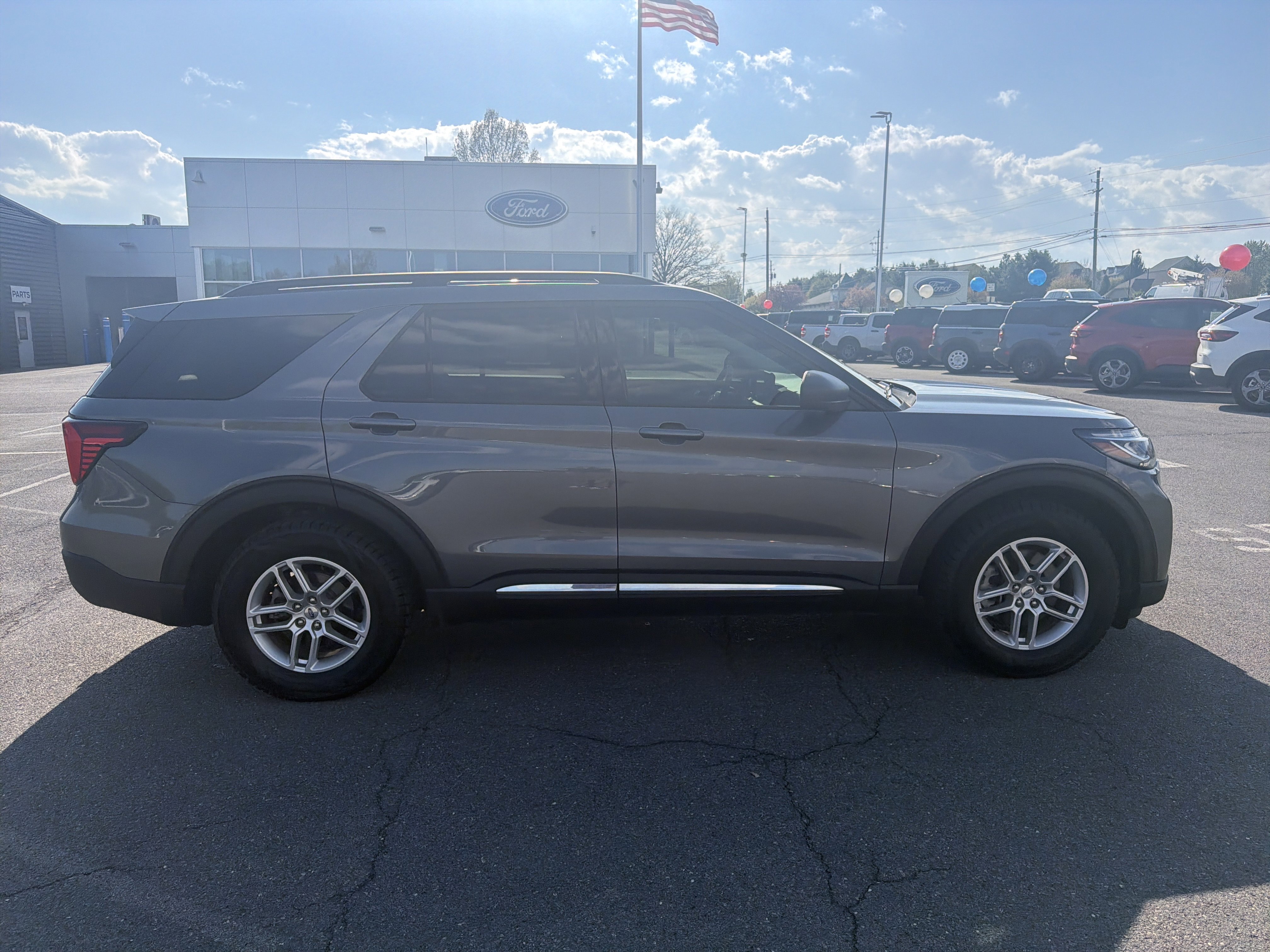 Used 2025 Ford Explorer Active w/ Active Comfort Package RWD image 2