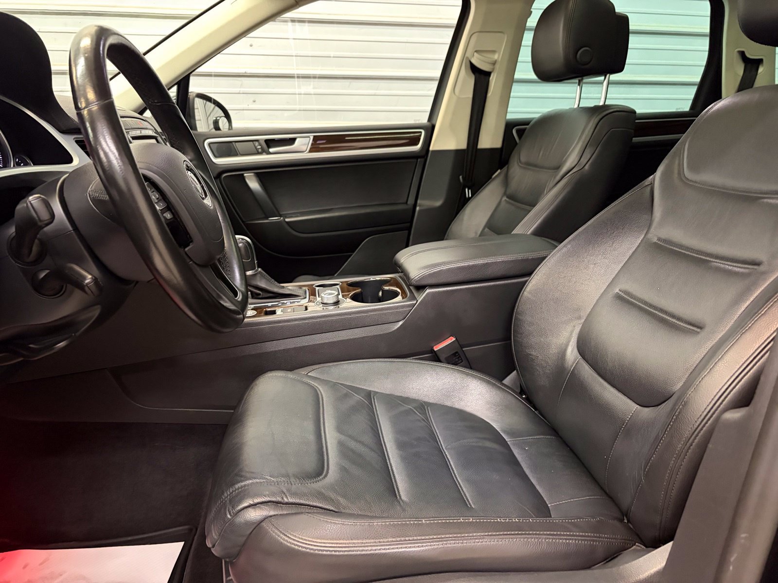 Used 2015 Volkswagen Touareg TDI AWD/4WD image 10