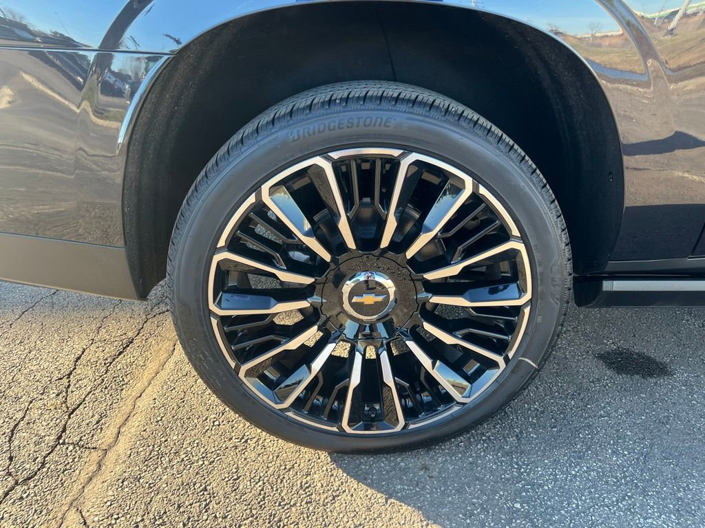 New 2026 Chevrolet Suburban High Country image 38