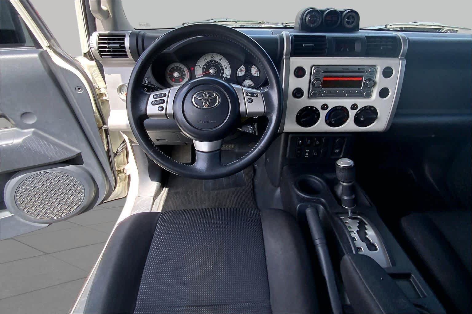 Used 2014 Toyota FJ Cruiser 4WD w/ Upgrade Package image 5