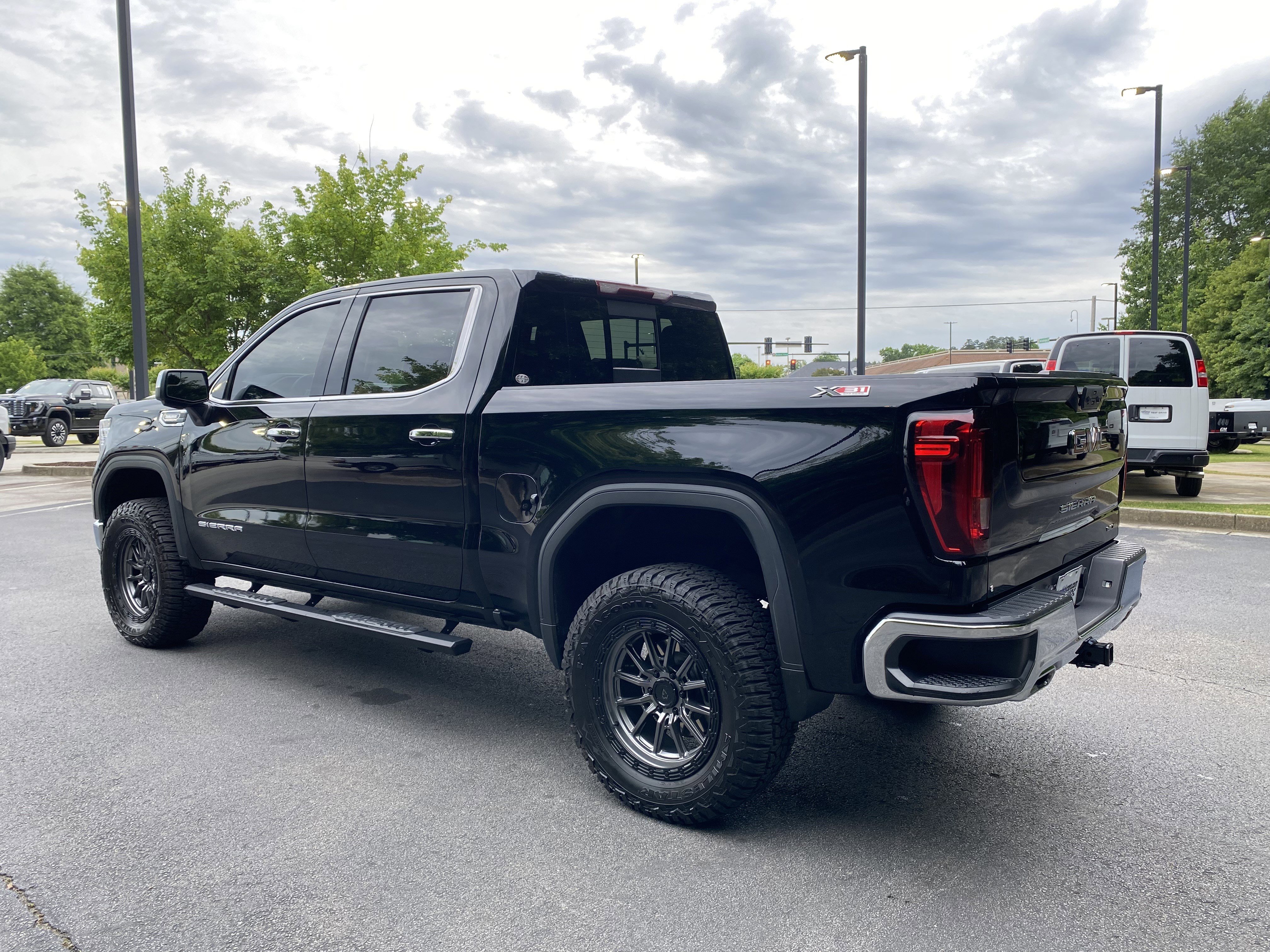 Used 2024 GMC Sierra 1500 SLT AWD/4WD image 7